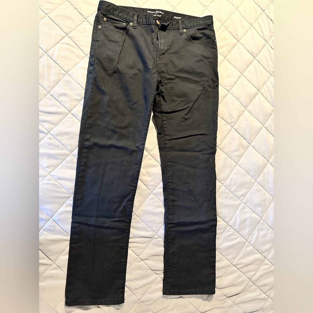 Banana Republic Traveler Jeans (33 x 32) Slim Fit - Black: Journey in Style!”